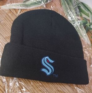 Seattle Kraken Fanatics Logo Cuffed Knit Hat - Black